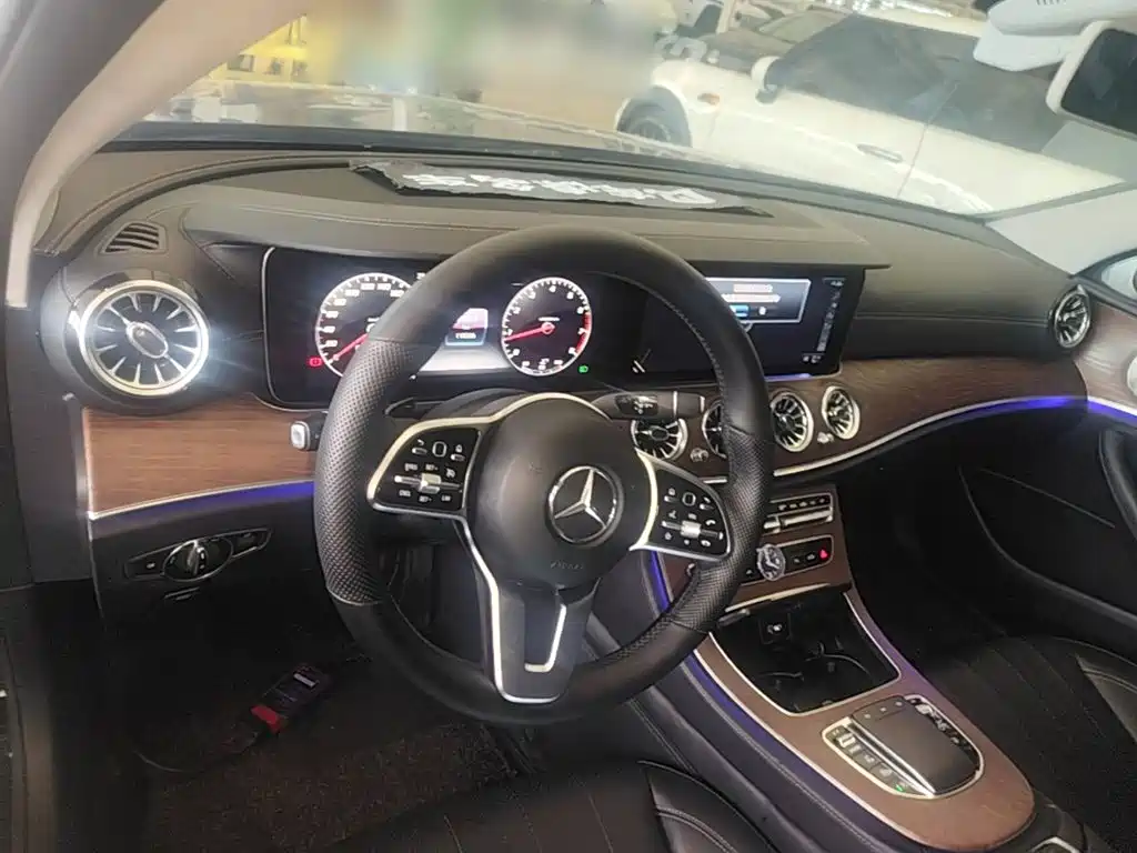 Mercedes-Benz E-Class — миниатюра 10