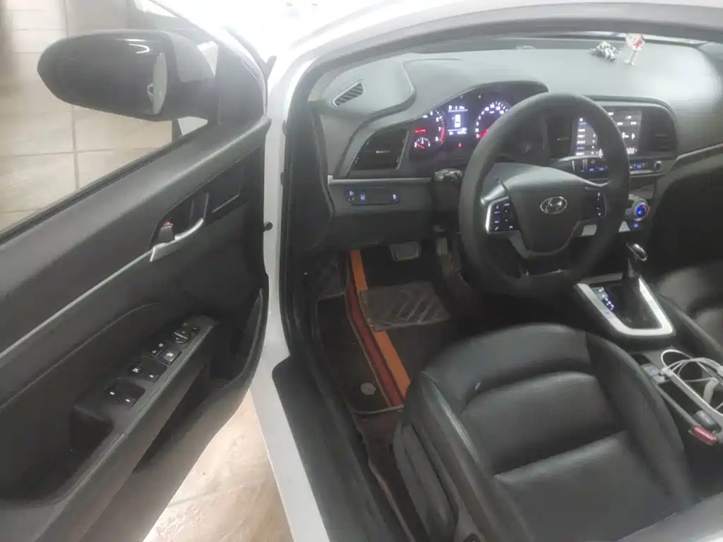 Hyundai Elantra — миниатюра 16