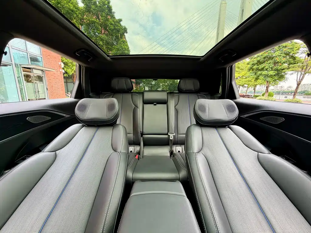 Cadillac Lyriq — миниатюра 16