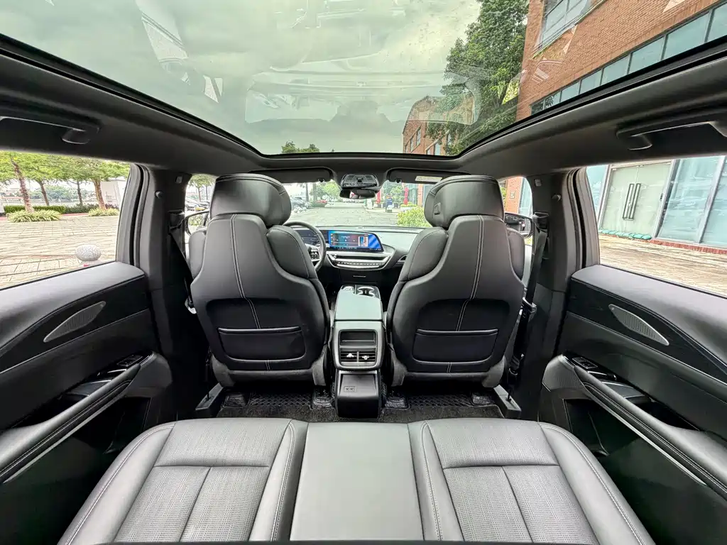 Cadillac Lyriq — миниатюра 14