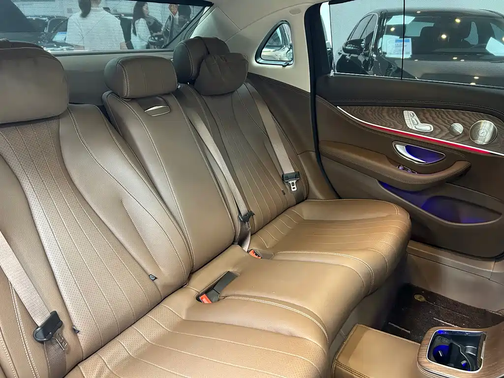 Mercedes-Benz E-Class — миниатюра 17