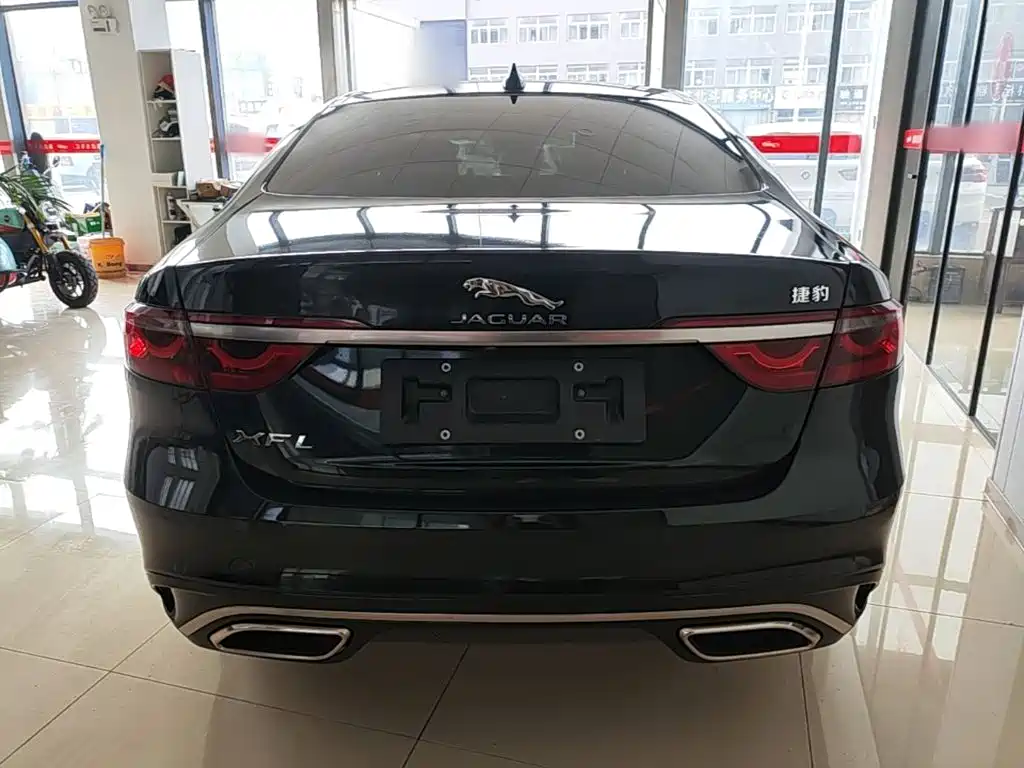 Jaguar XFL — миниатюра 6