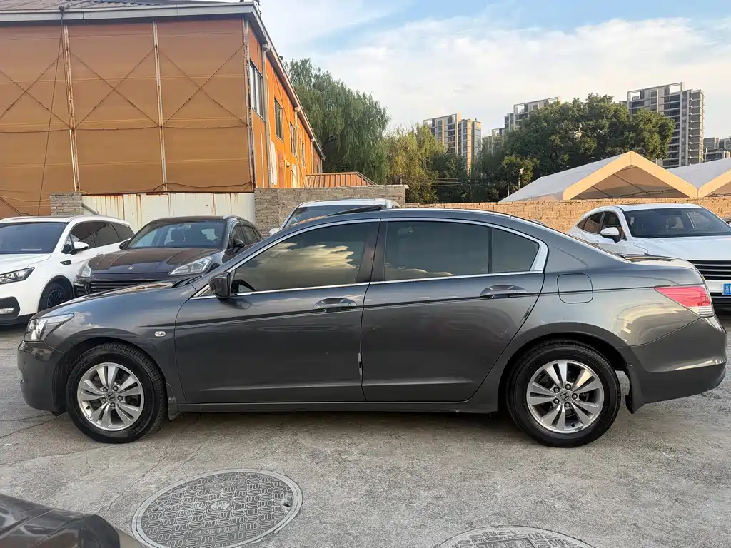 Honda Accord — миниатюра 12