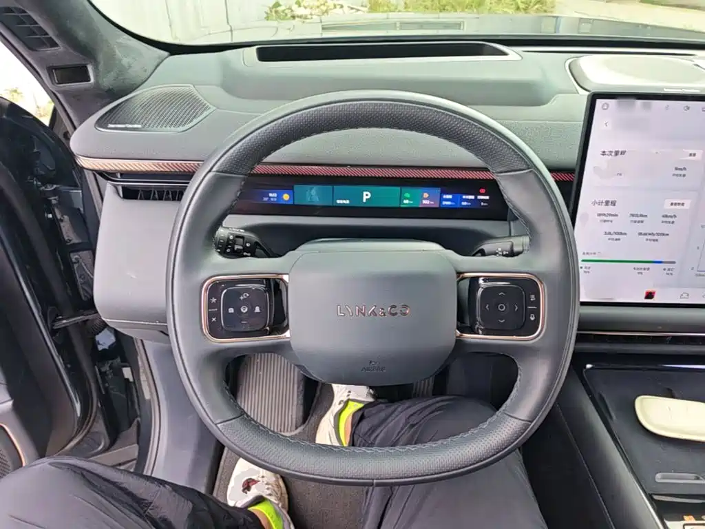 Lynk & Co Рука 900. — миниатюра 11