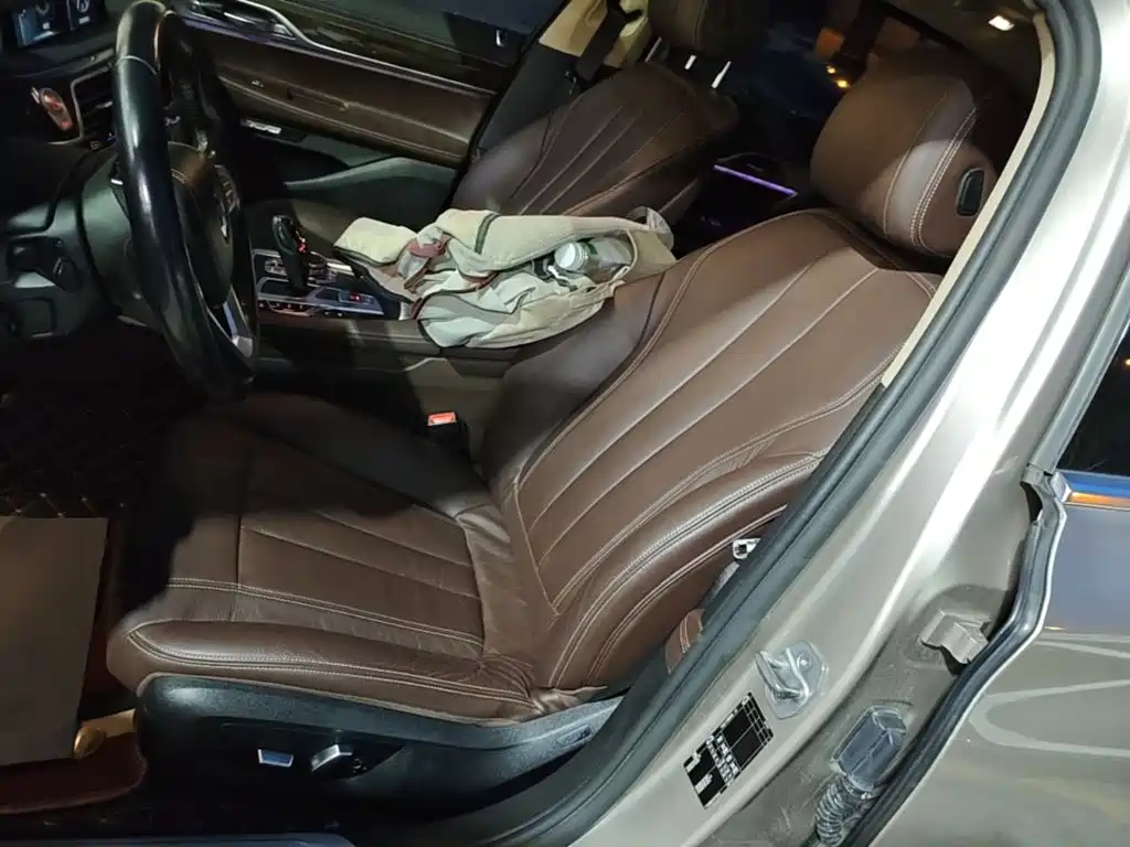 BMW 7 Series — миниатюра 15