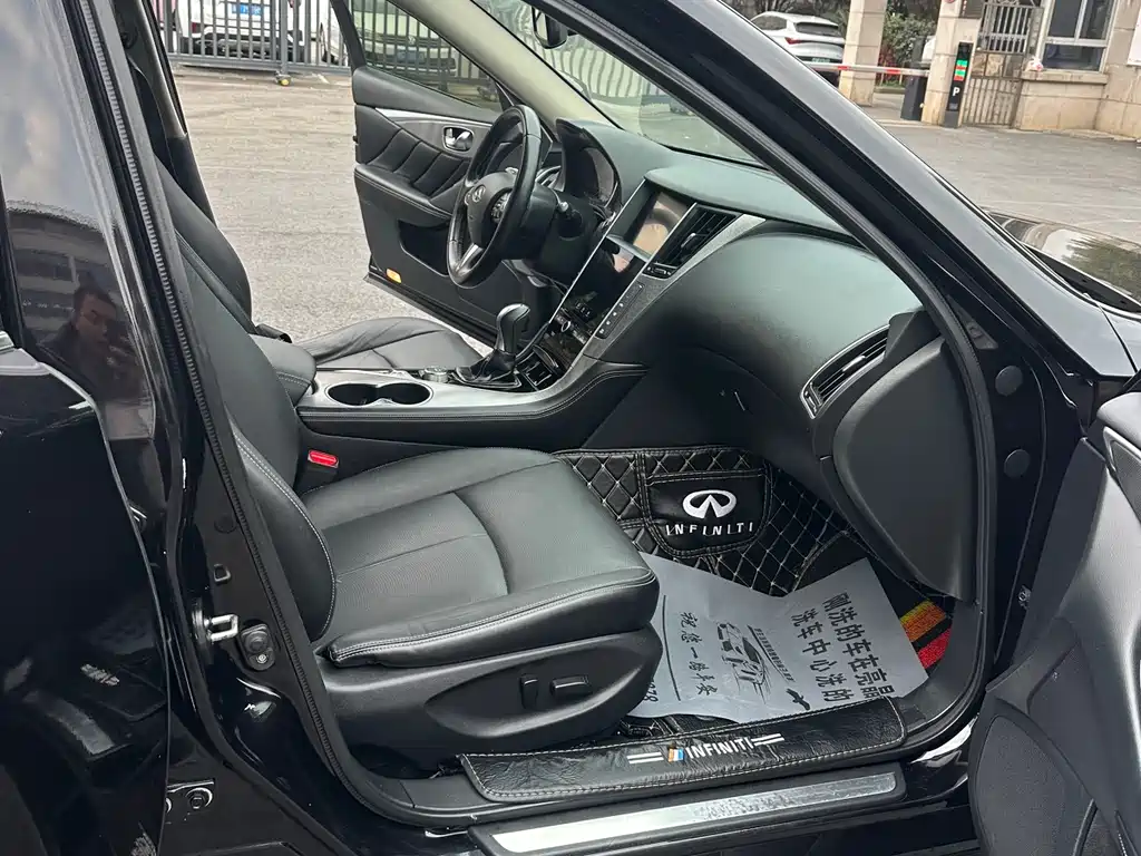 INFINITI Q50L