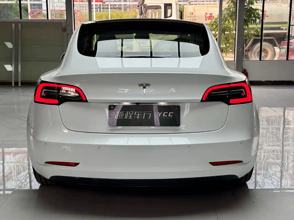 Tesla Model 3 — миниатюра 3