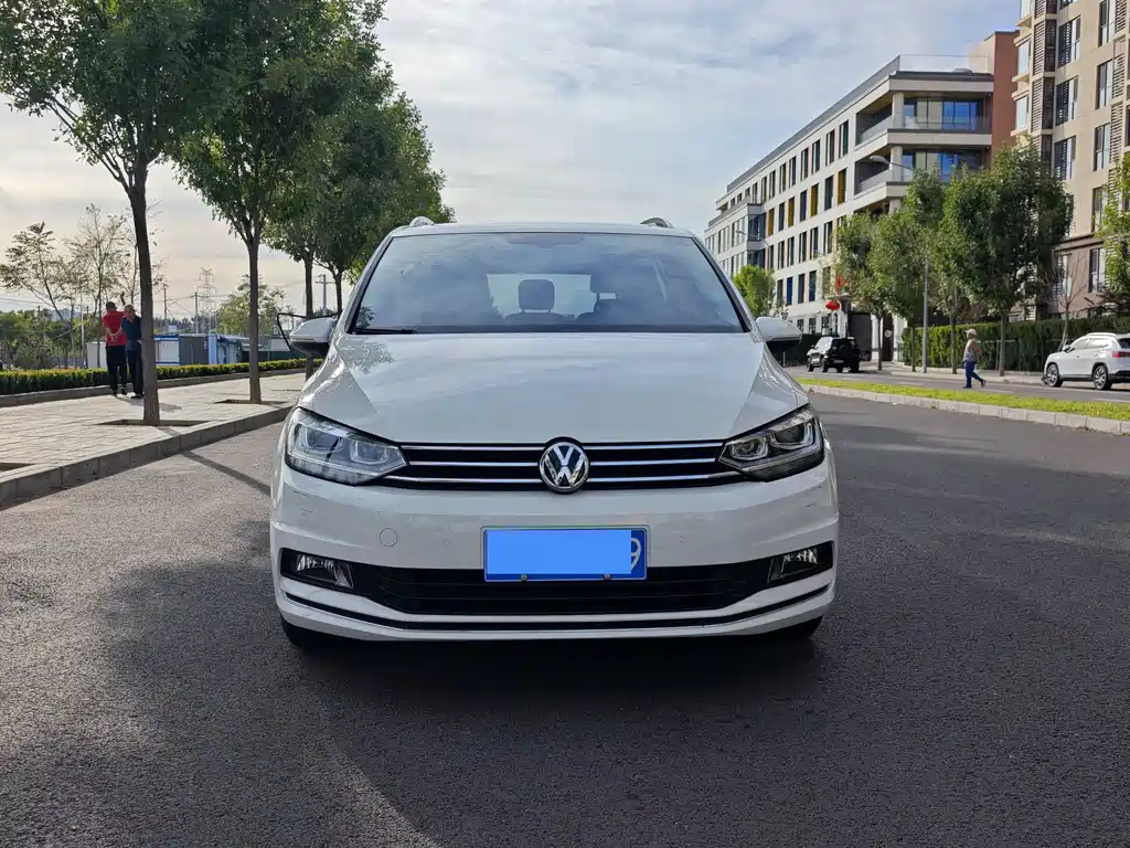 Volkswagen Touran — миниатюра 2
