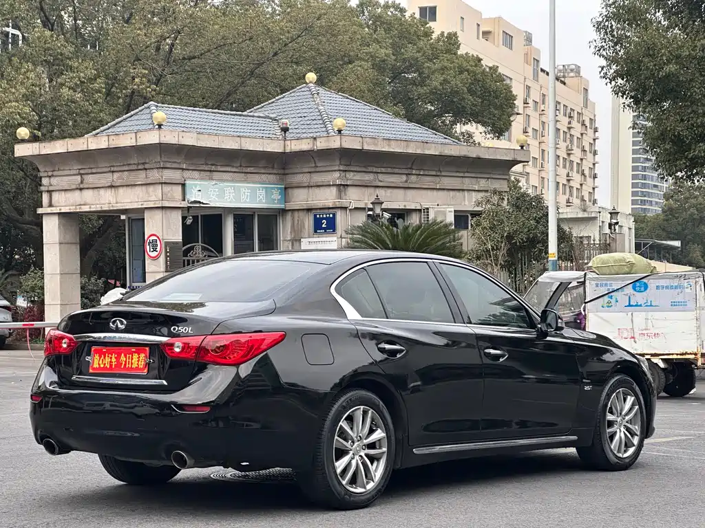 INFINITI Q50L