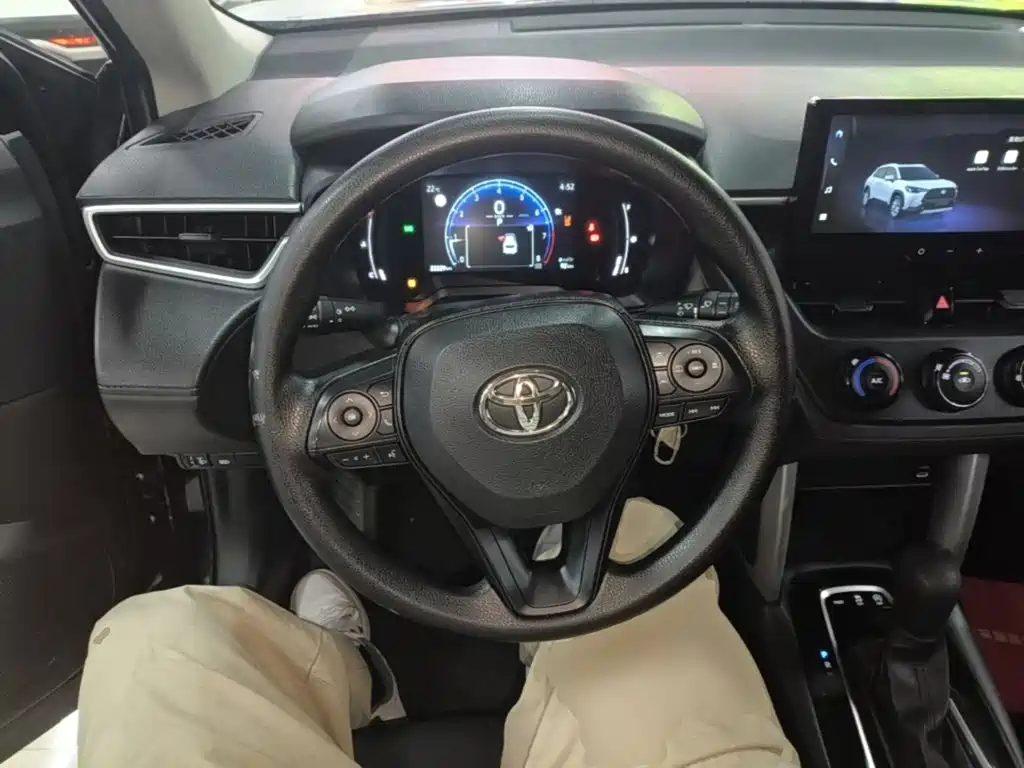 Toyota Corolla Cross — миниатюра 11