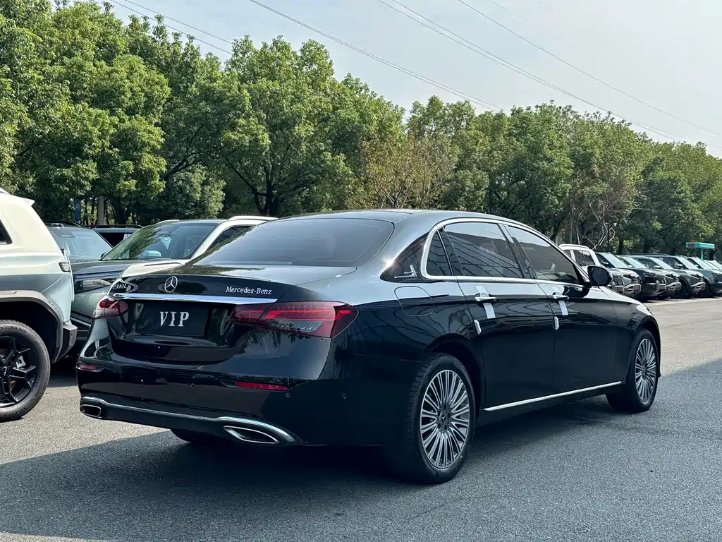 Mercedes-Benz E-Class — миниатюра 16
