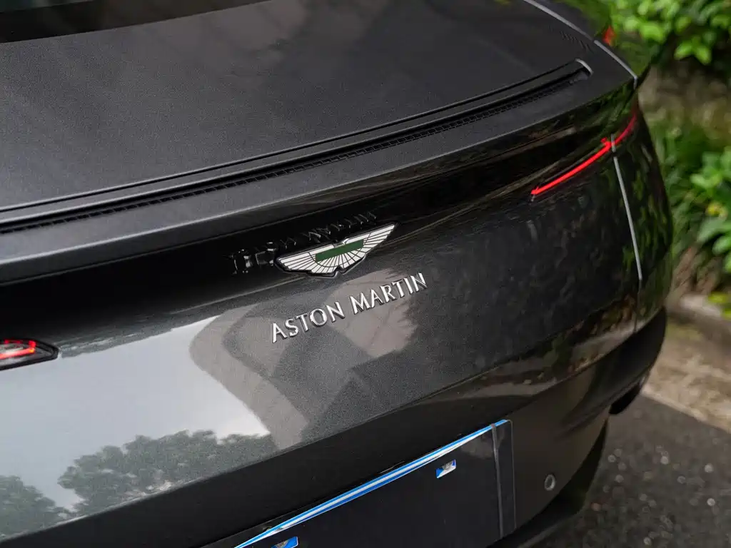 Aston Martin DB11 — миниатюра 6