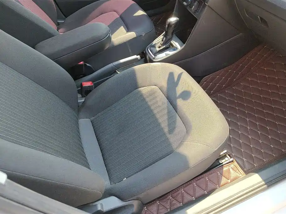 Volkswagen Jetta 2015 1.6L AT Comfort
