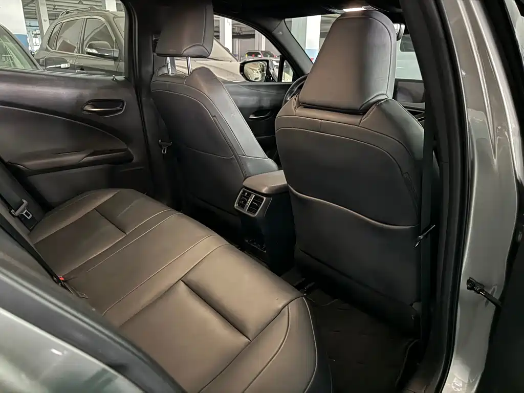 Lexus UX New Energy — миниатюра 7