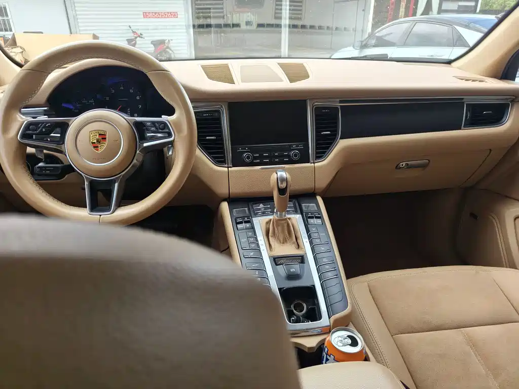 Porsche Macan — миниатюра 6