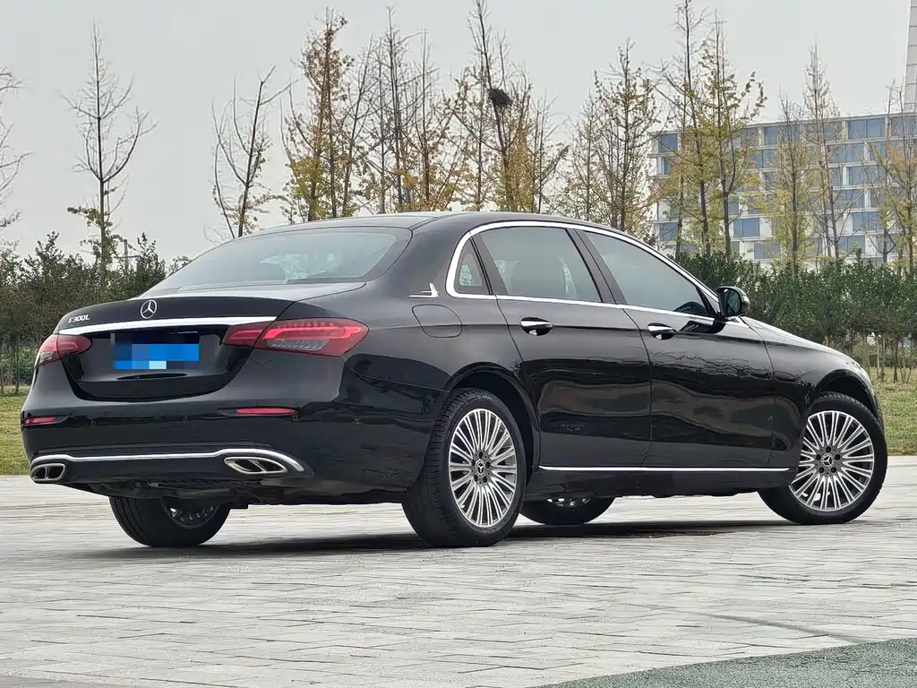 Mercedes-Benz E-Class — миниатюра 6