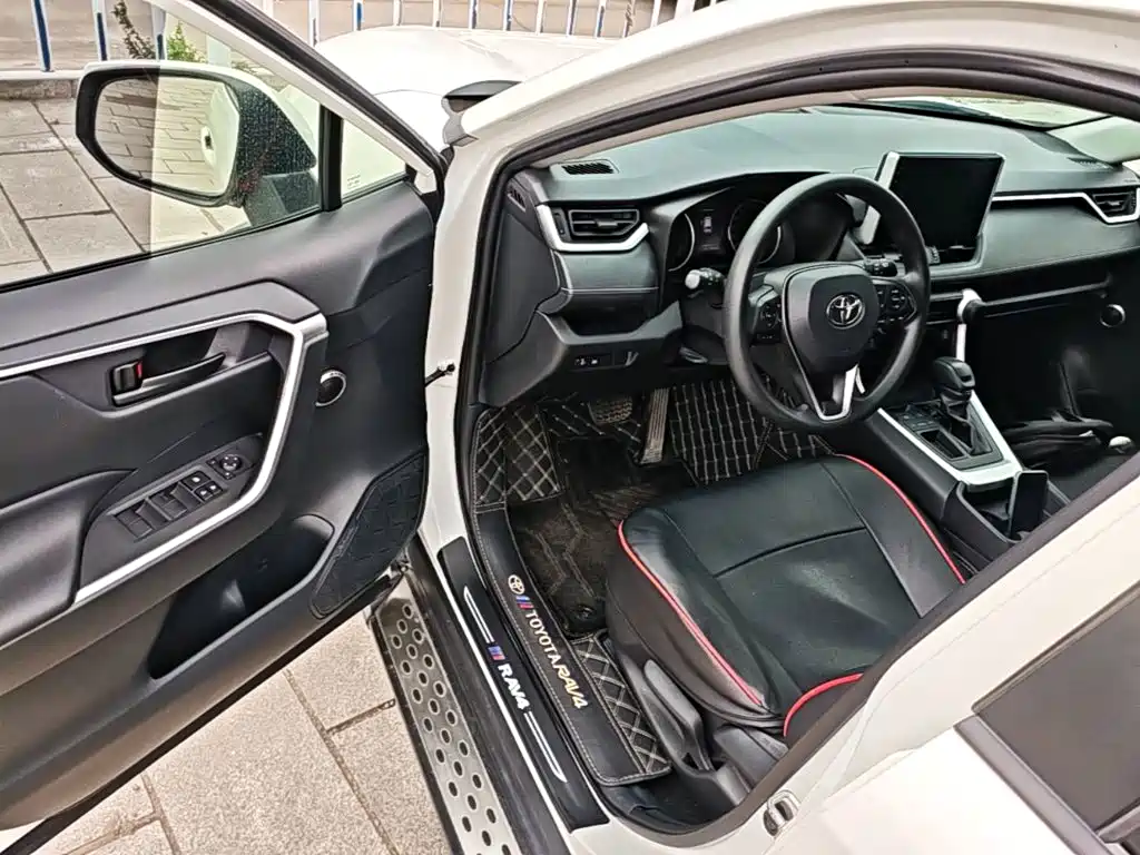 Toyota RAV4 — миниатюра 16