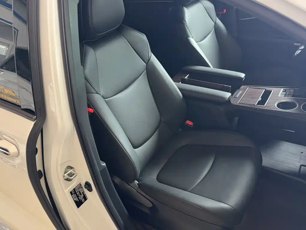 Toyota Granvia — миниатюра 18