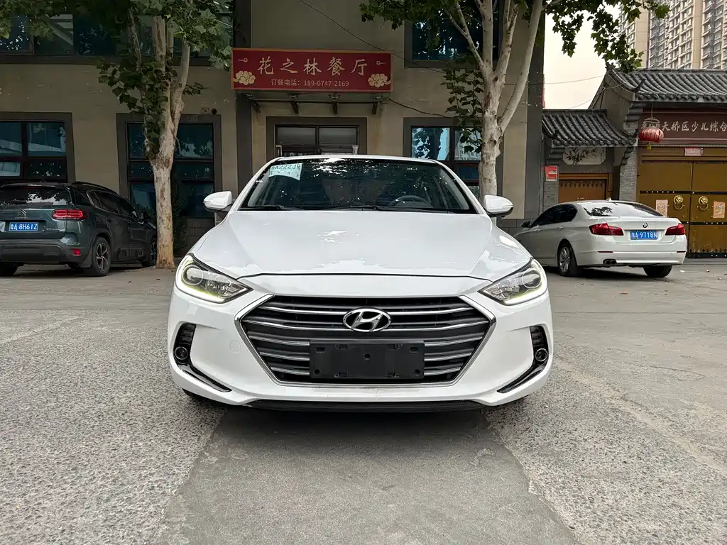 Hyundai Elantra — миниатюра 2
