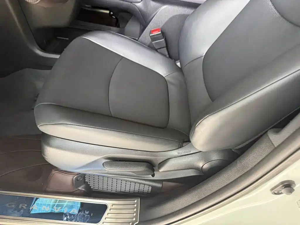 Toyota Granvia — миниатюра 12