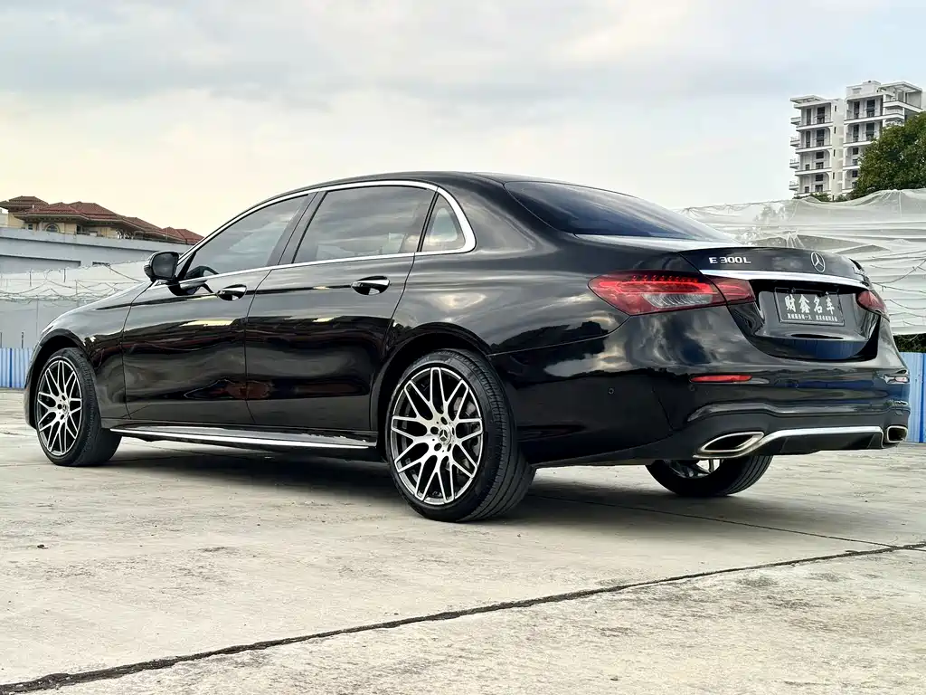 Mercedes-Benz E-Class — миниатюра 11