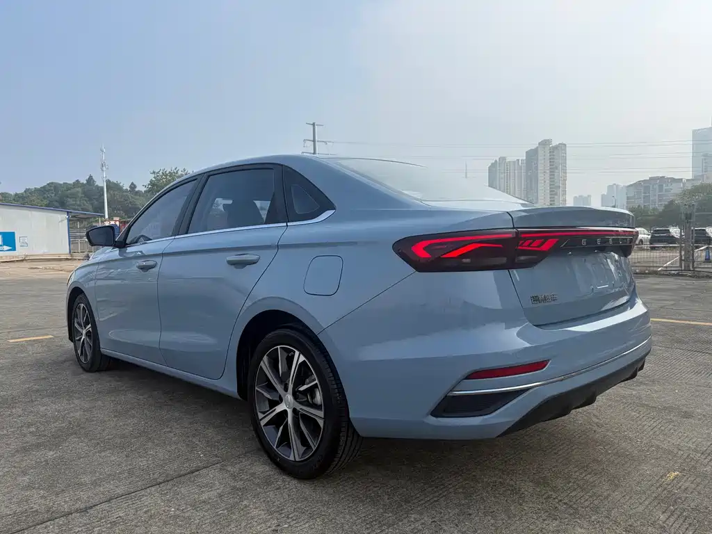 Geely Emgrand — миниатюра 8