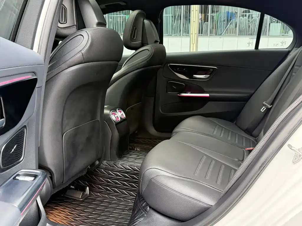 Mercedes-Benz C-Class — миниатюра 10