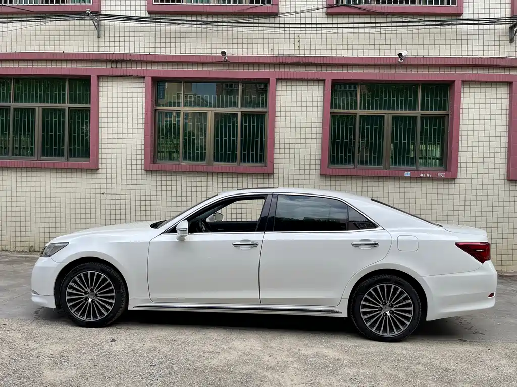 Toyota Crown — миниатюра 16