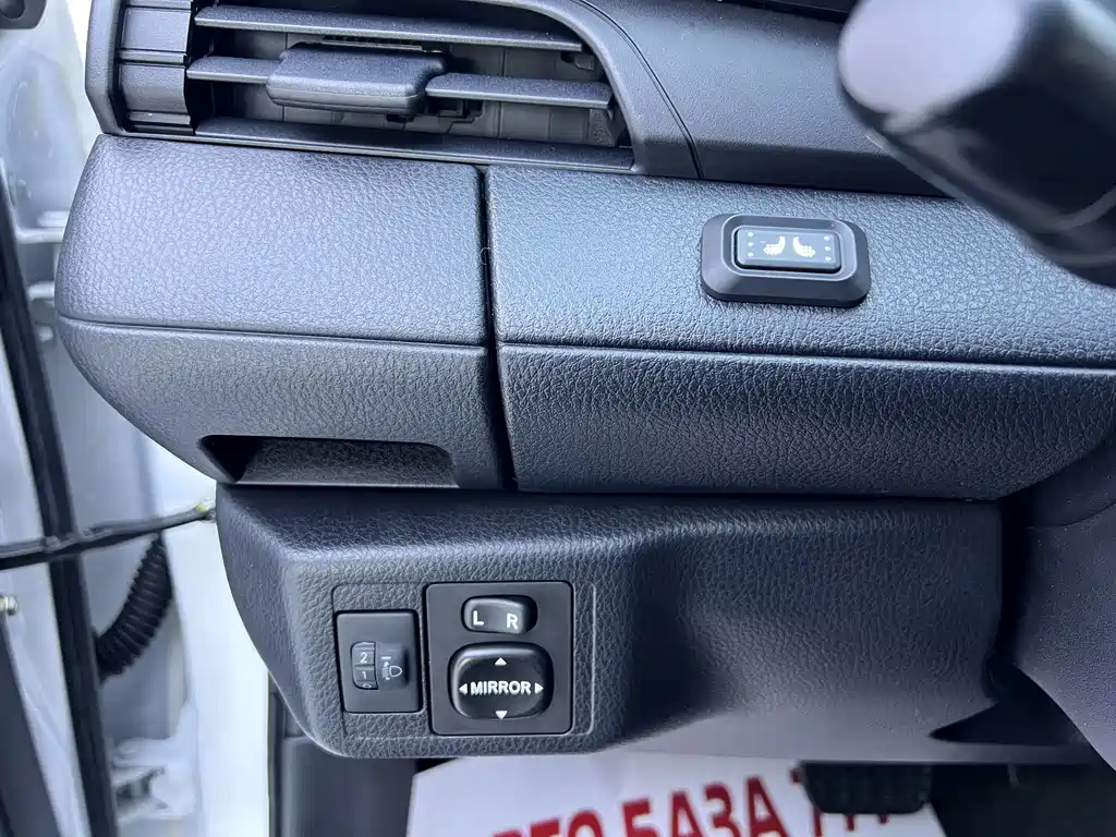 Toyota Yaris L — миниатюра 9