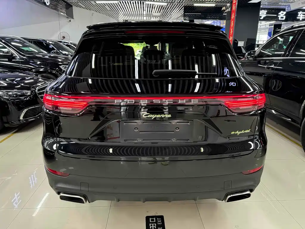 Porsche Cayenne Hybrid - фото 12