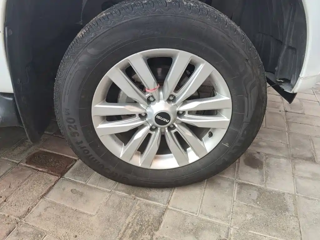 Isuzu MU-X — миниатюра 8