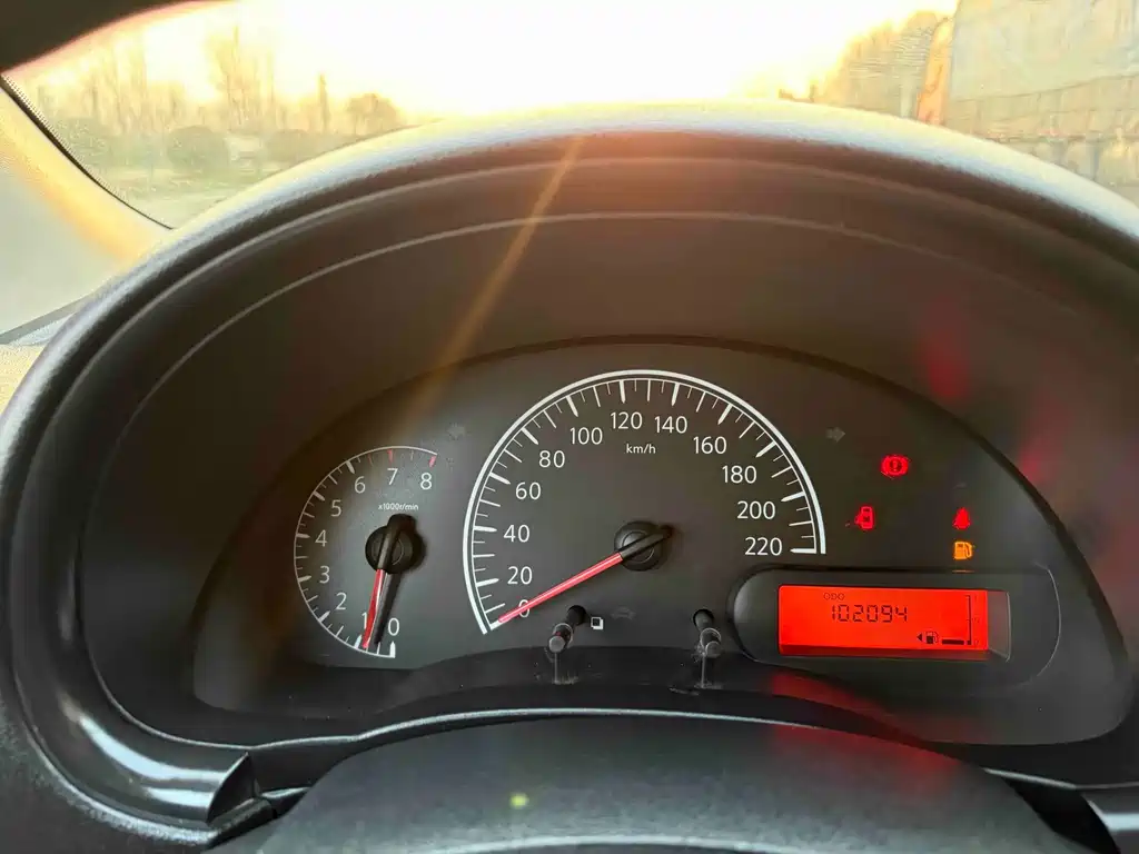 Nissan Sunny — миниатюра 9