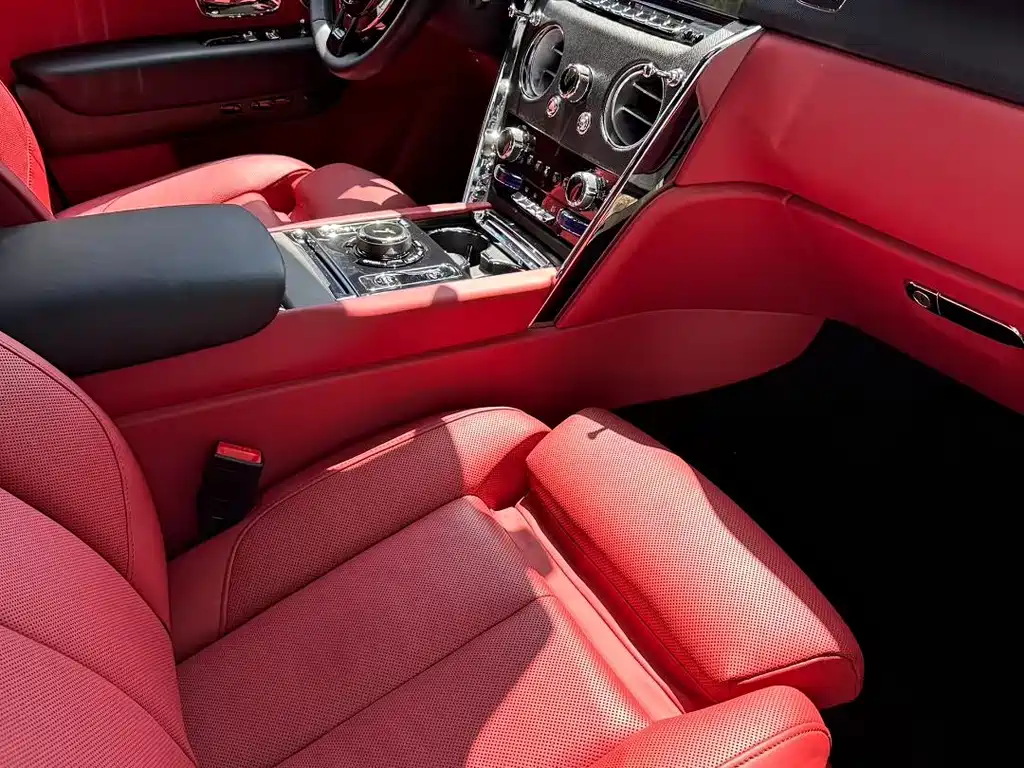 Rolls-Royce Cullinan 2018 мест
