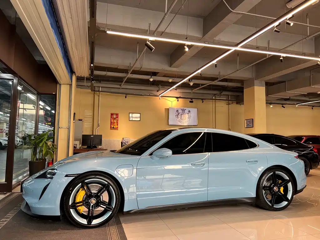 Porsche Taycan — миниатюра 8