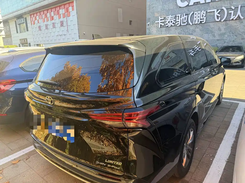 Toyota Sienna — миниатюра 3