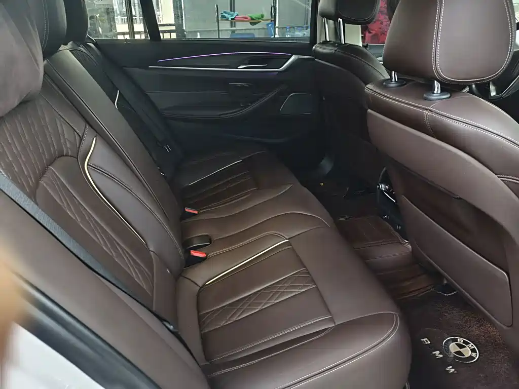 BMW 5 Series — миниатюра 8