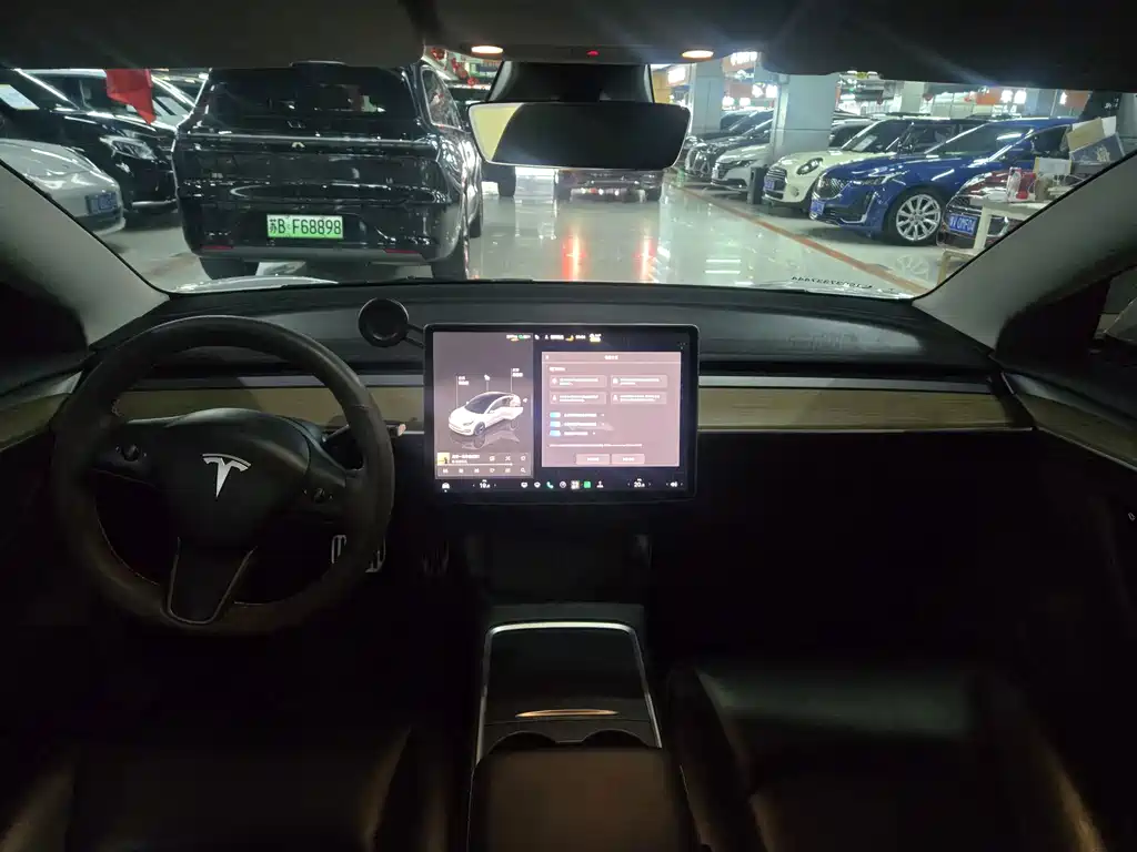 Tesla Model 3 — миниатюра 4
