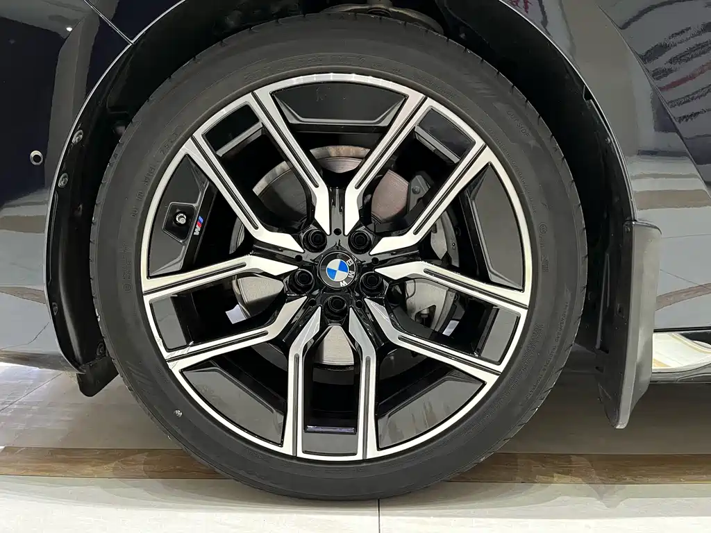 BMW 7 Series — миниатюра 26