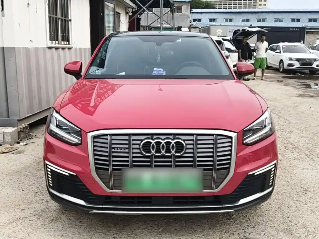 Audi Q2L e-tron — миниатюра 3