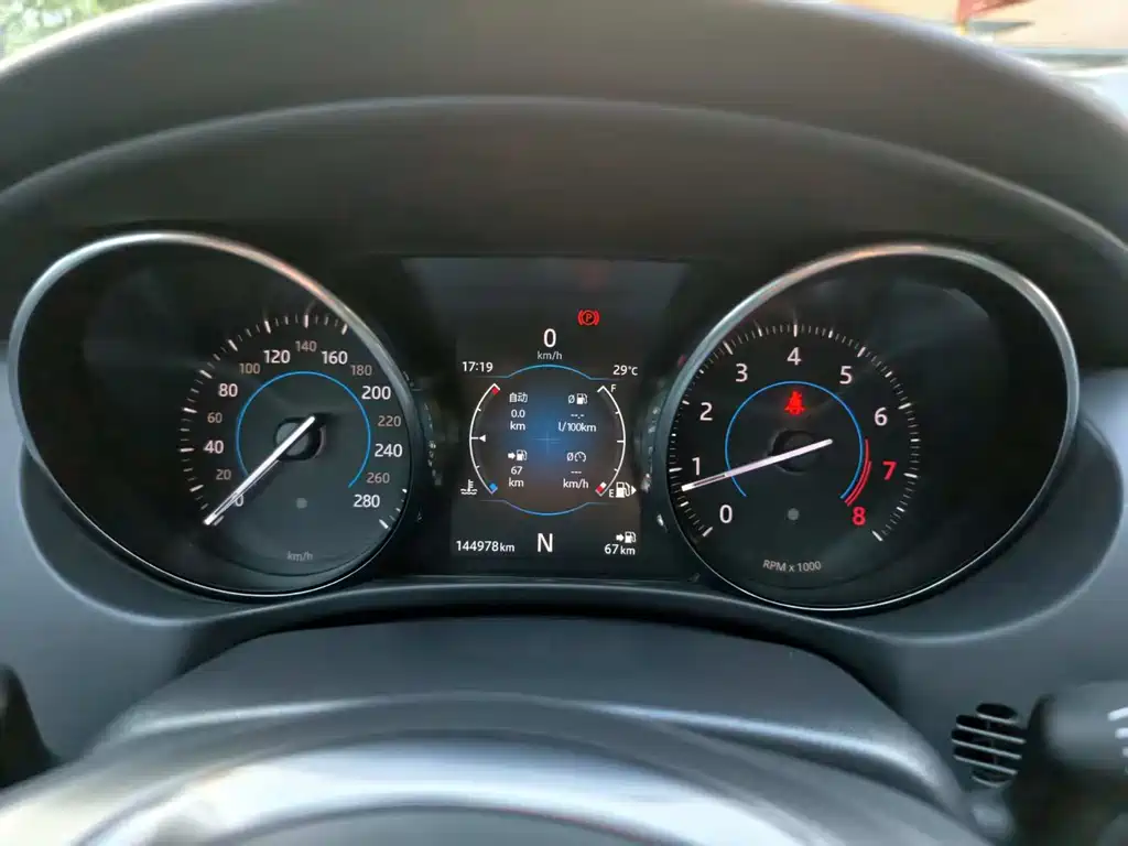 Jaguar XE — миниатюра 13