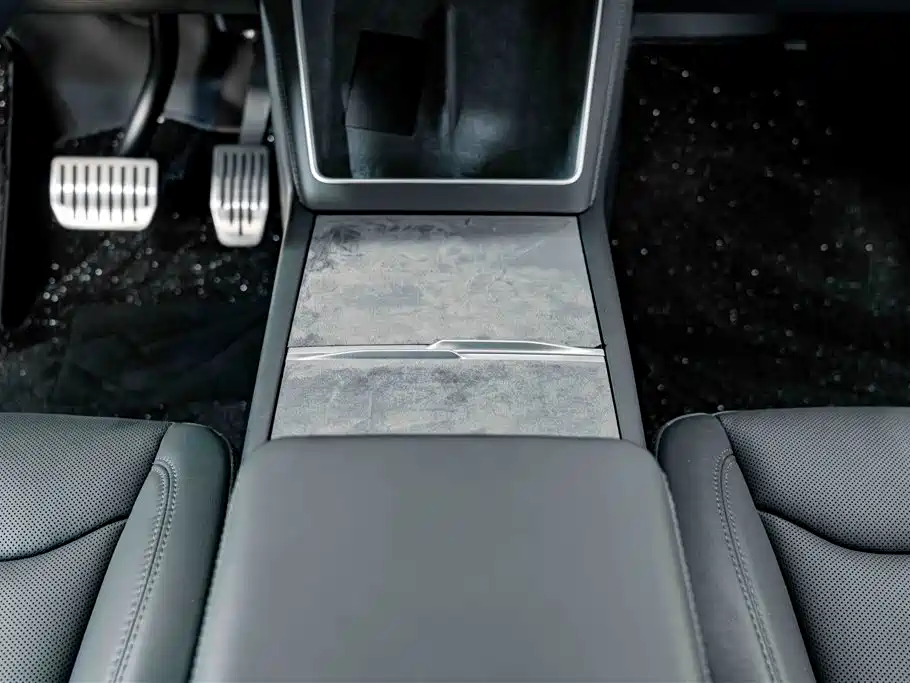 Tesla Model Y — миниатюра 13