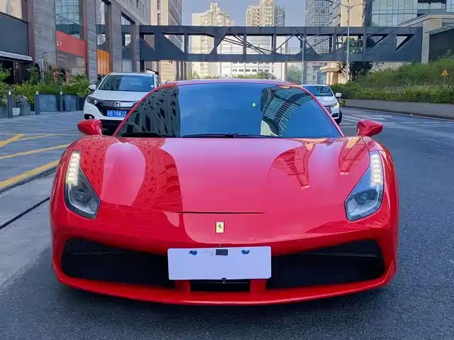 FERRARI 488