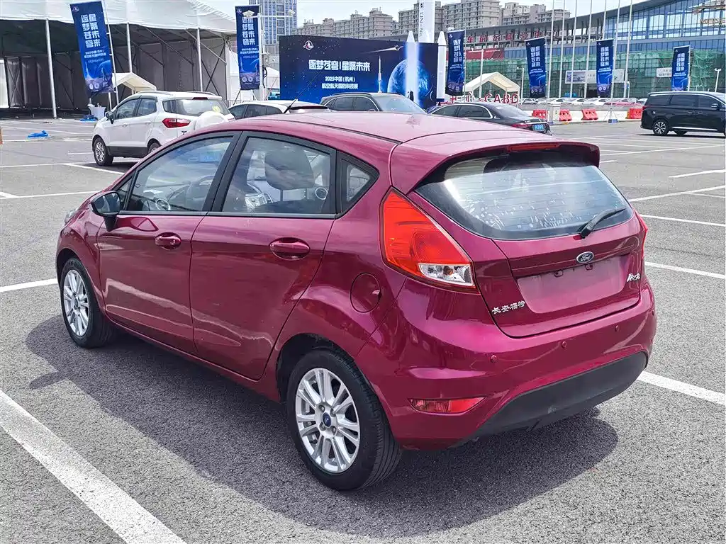 Ford Fiesta 2013 1.5L AT Fashion
