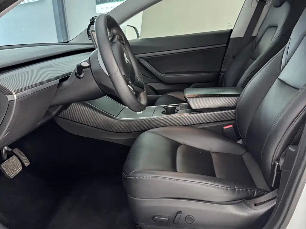 Tesla Model 3 — миниатюра 8