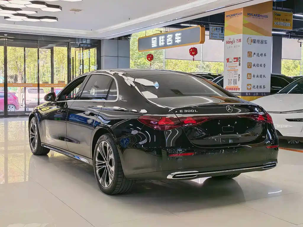 Mercedes-Benz E-Class — миниатюра 7