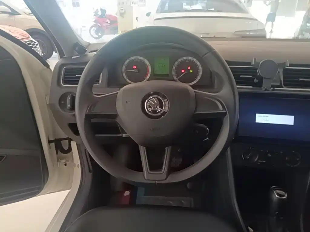 Skoda Rapid — миниатюра 11