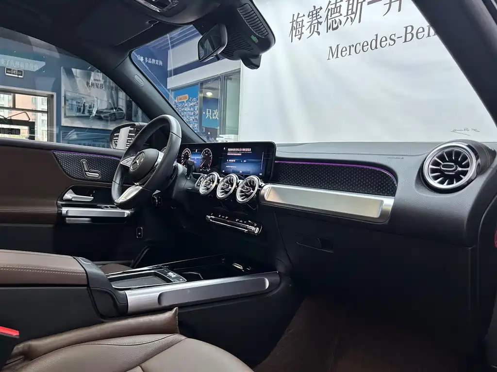 Mercedes-Benz GLB — миниатюра 17