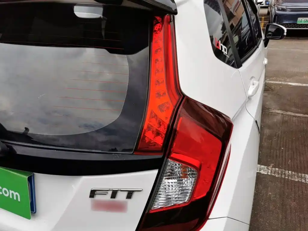 Honda Fit — миниатюра 8