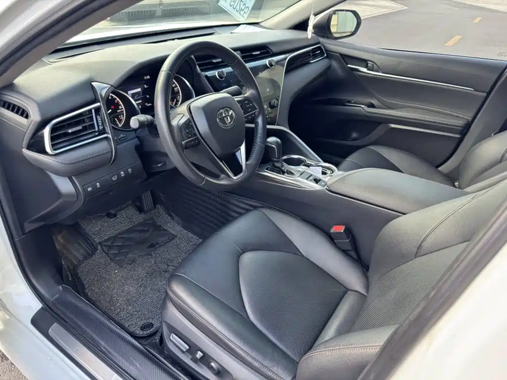 Toyota Camry — миниатюра 9