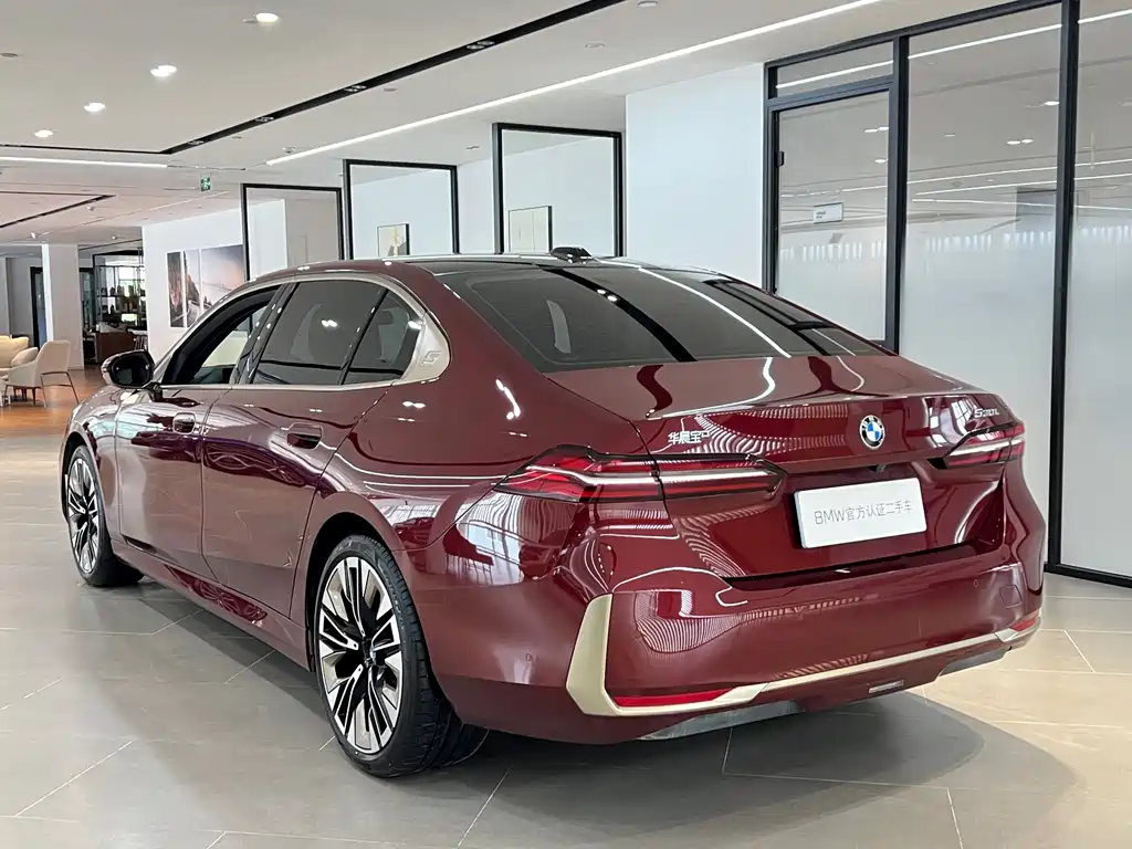 BMW 5 Series — миниатюра 18